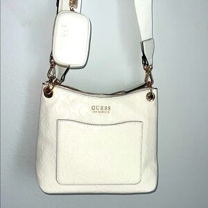GUESS | White Shoulder/Crossbody Bag w/ Wallet 🤍